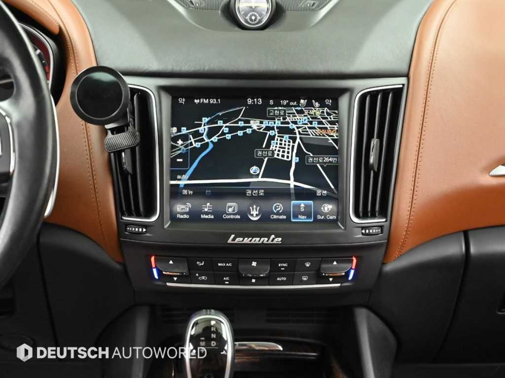 Maserati Levante — photo 14