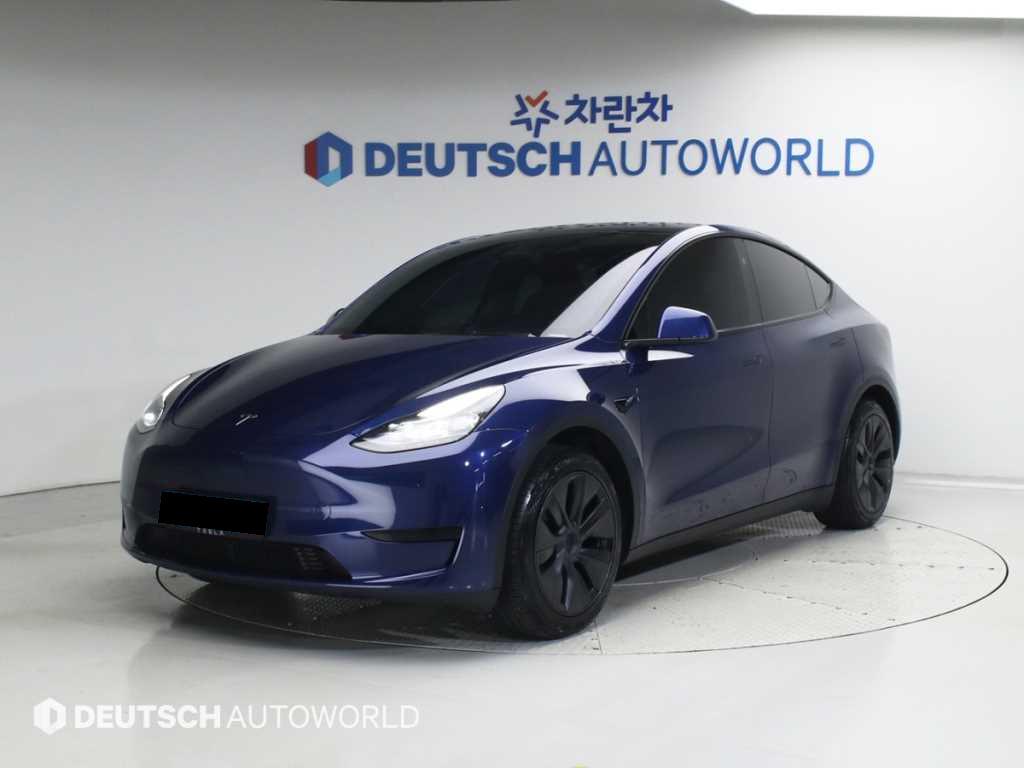 Tesla Model Y — photo 01