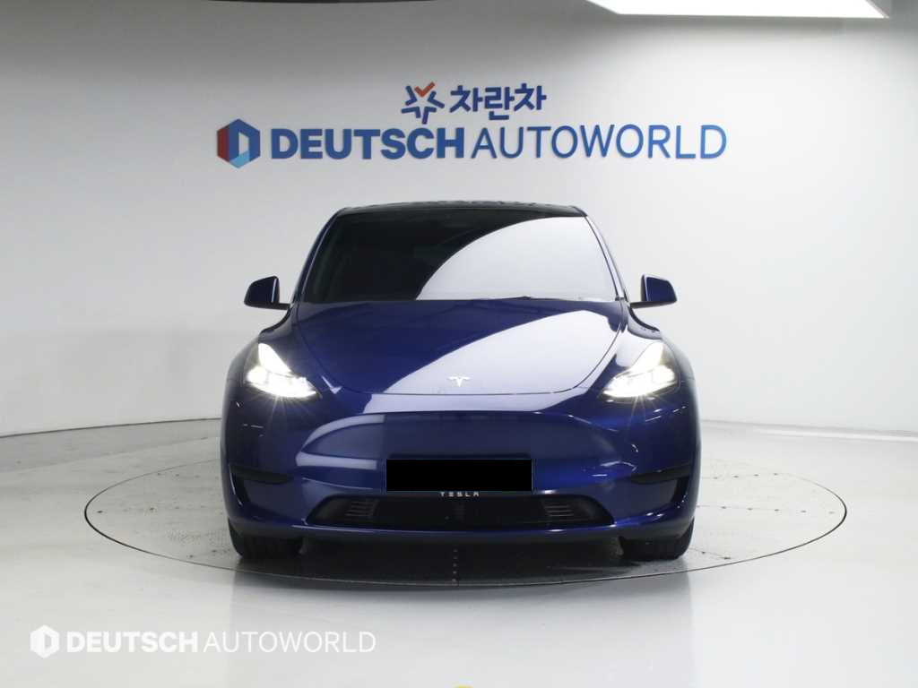 Tesla Model Y — photo 03