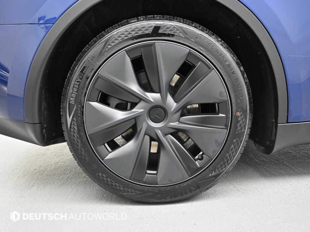 Tesla Model Y — photo 05
