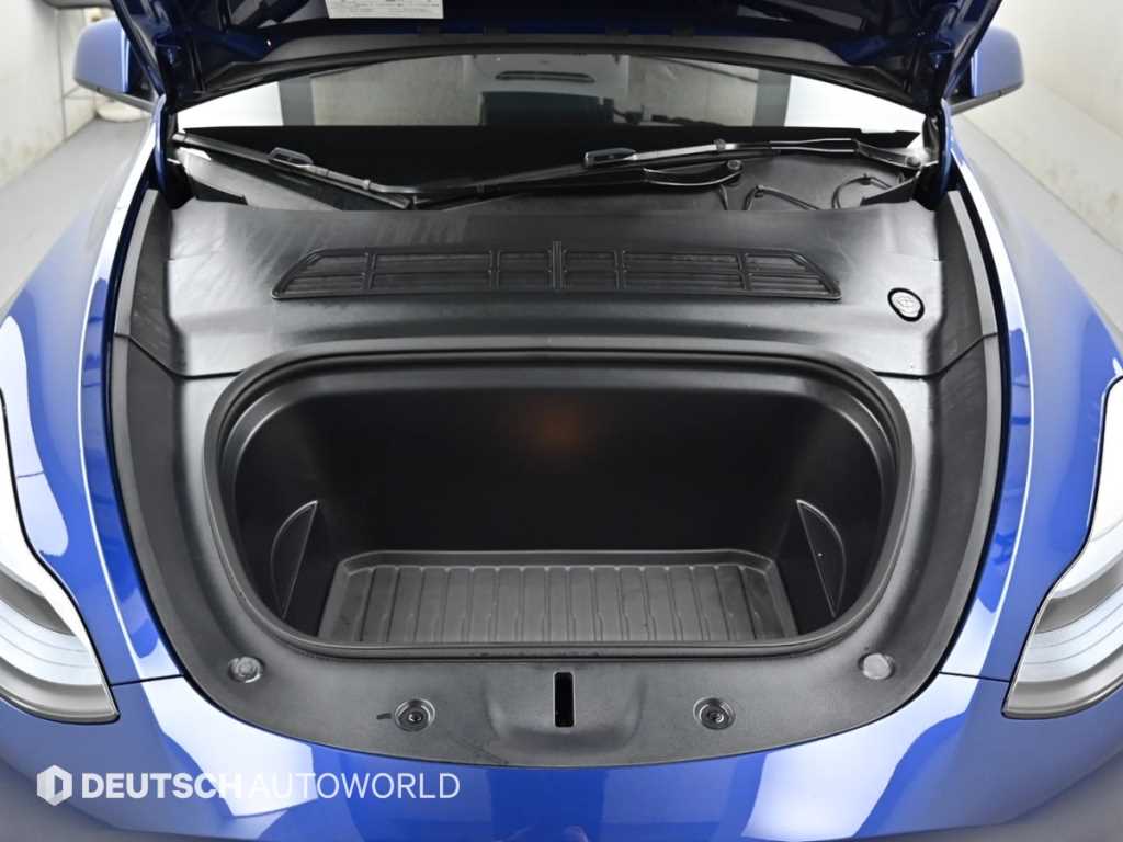 Tesla Model Y — photo 06