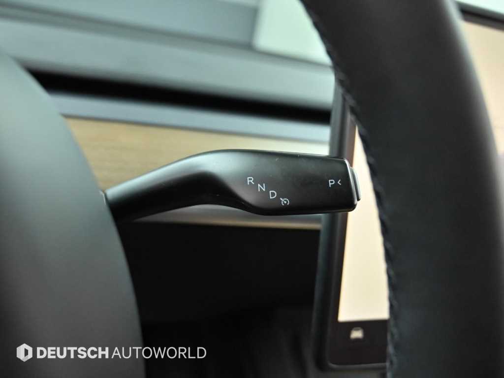 Tesla Model Y — photo 09