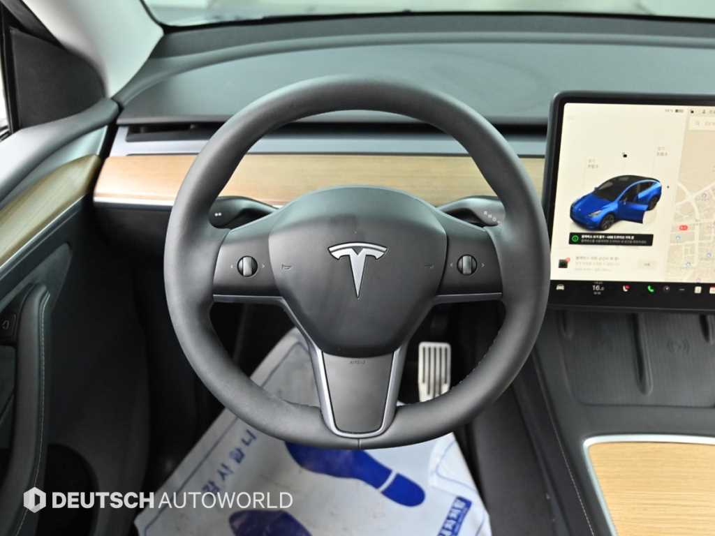 Tesla Model Y — photo 13