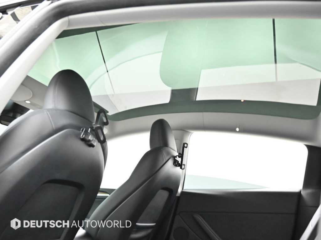 Tesla Model Y — photo 18