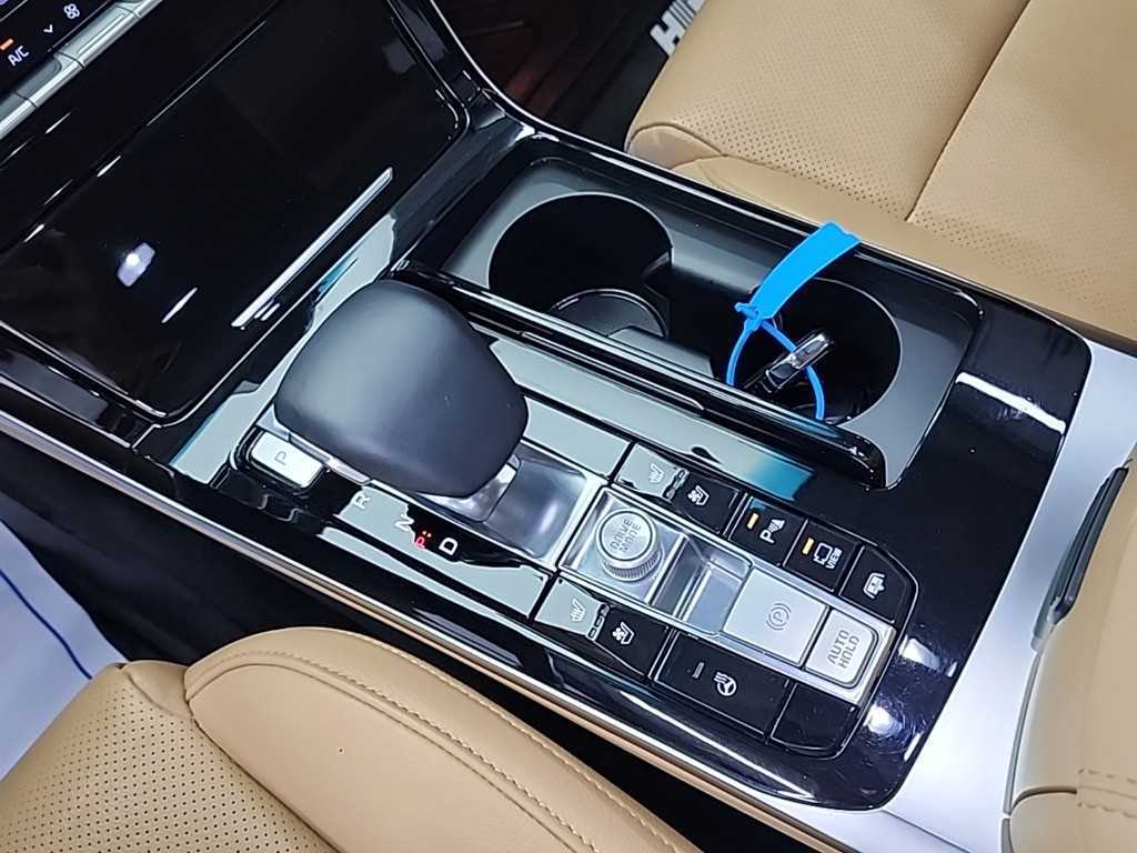 Kia K7 — photo 08