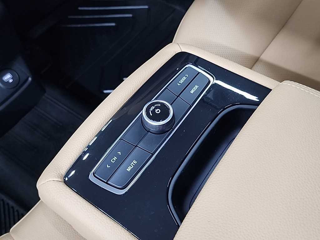 Kia K7 — photo 14