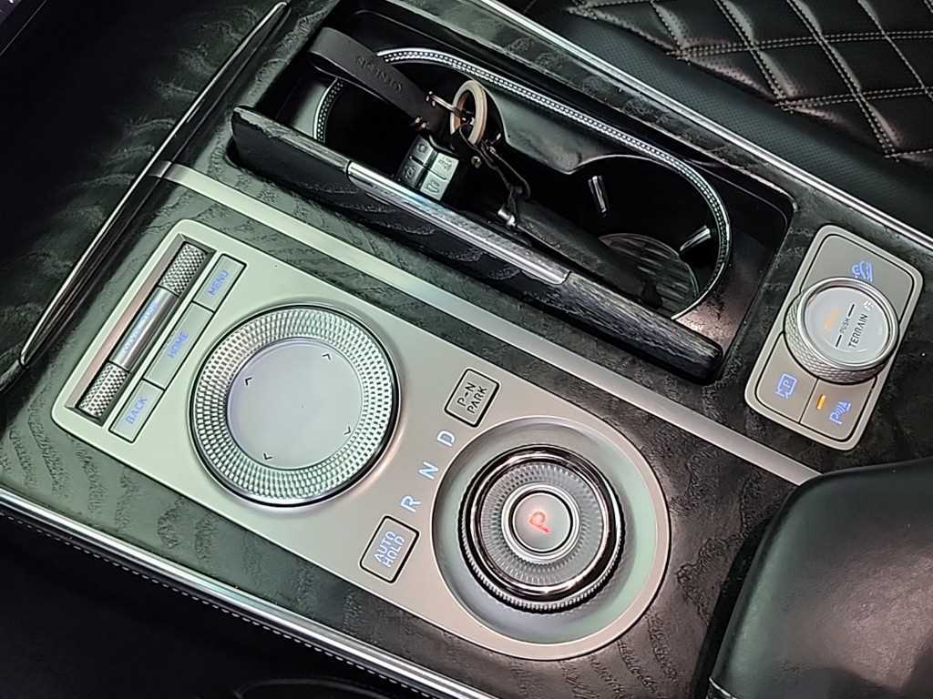 Genesis GV80 — photo 08
