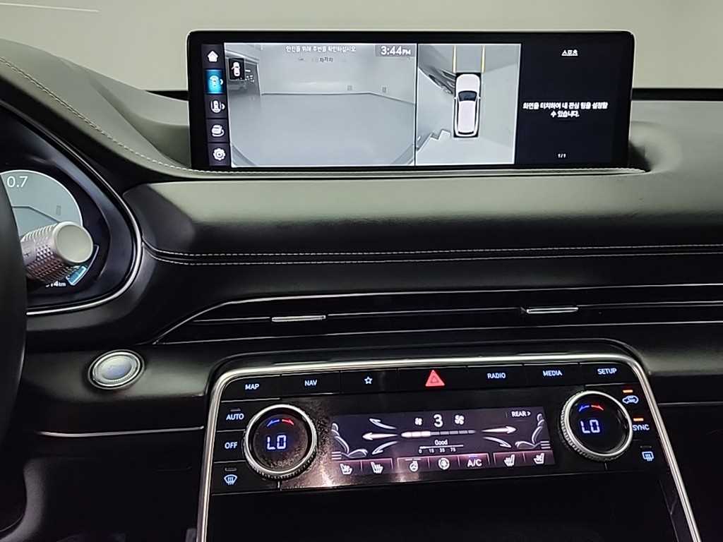 Genesis GV80 — photo 10