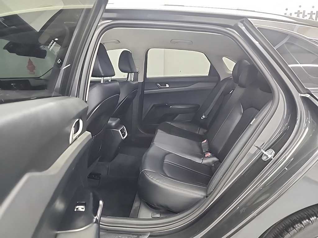 Kia K5 — photo 12