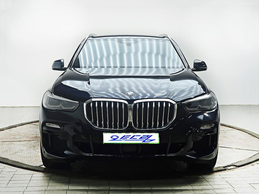 BMW X5 — photo 01