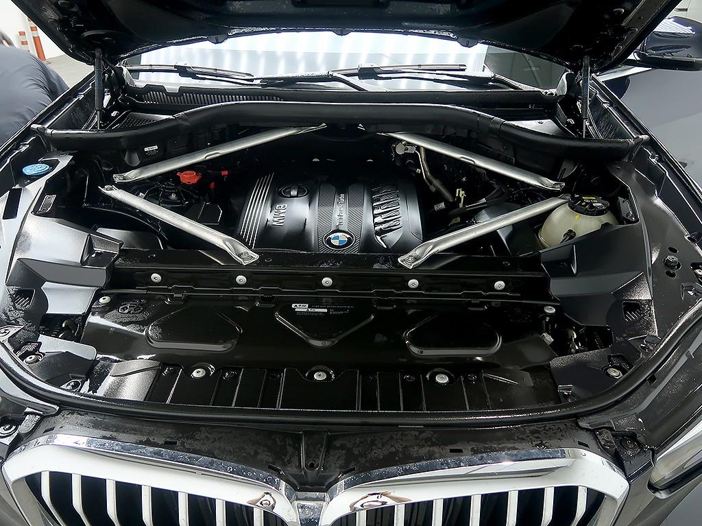 BMW X5 — photo 08