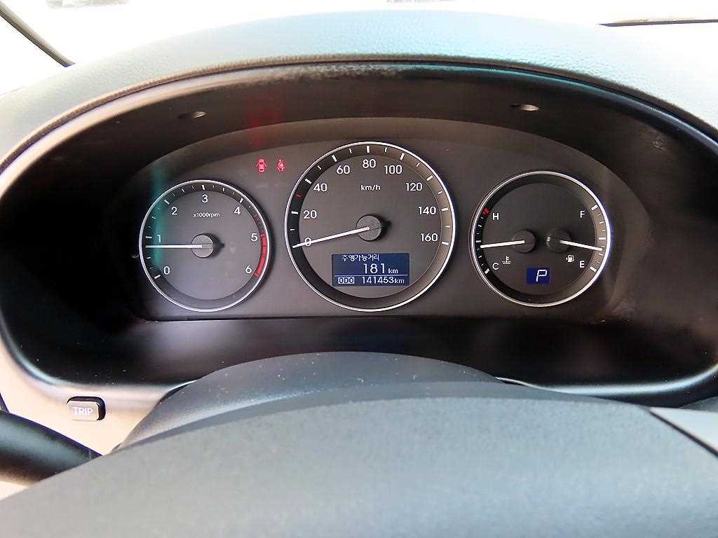 Hyundai Starex — photo 10