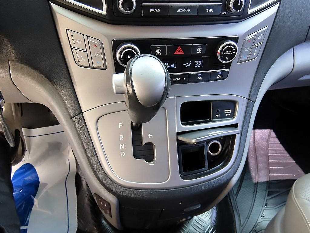 Hyundai Starex — photo 11
