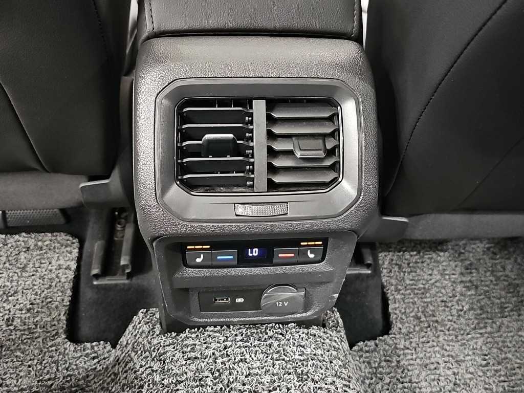 Volkswagen Tiguan — photo 13