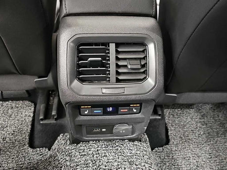 Volkswagen Tiguan — photo 13