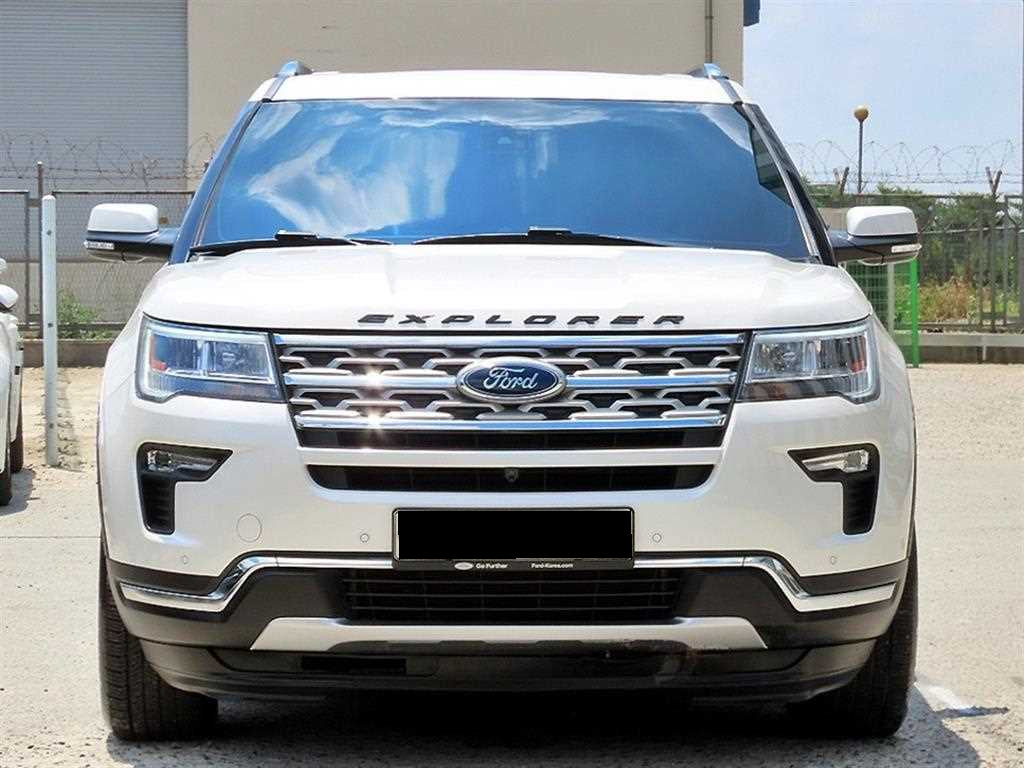 Ford Explorer — photo 01
