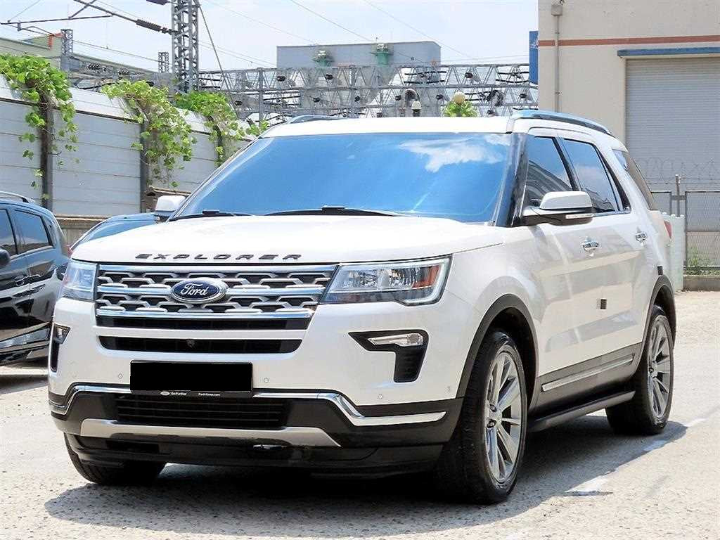 Ford Explorer — photo 02