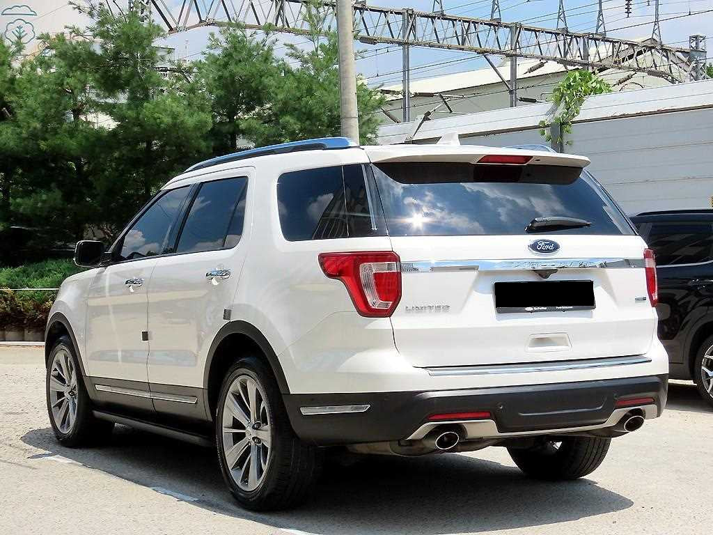 Ford Explorer — photo 03