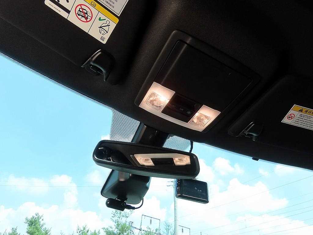 Ford Explorer — photo 15