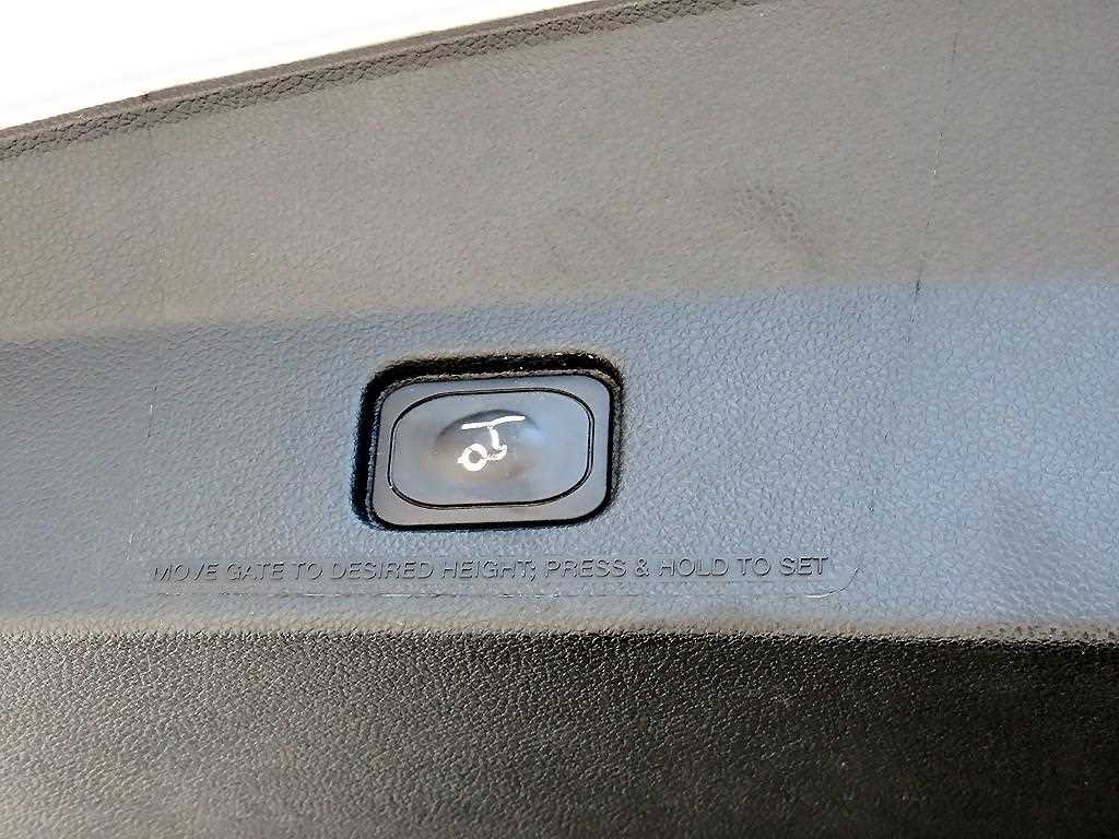 Ford Explorer — photo 17