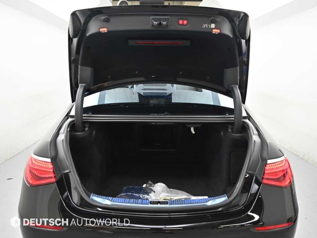 Mercedes-Benz S-Class — photo 19