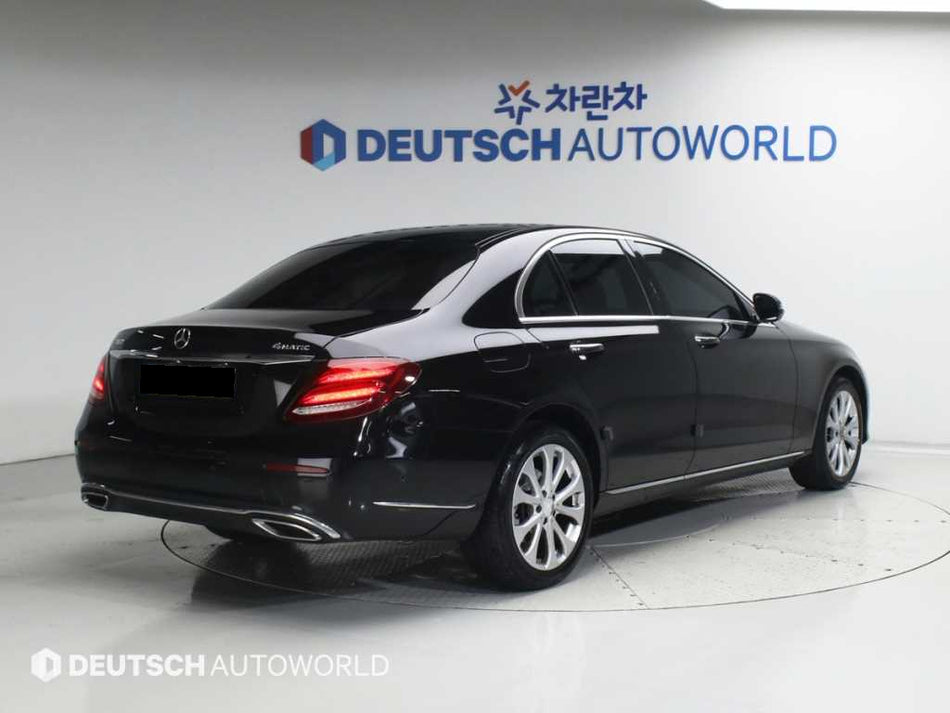 Mercedes-Benz E-Class — photo 02