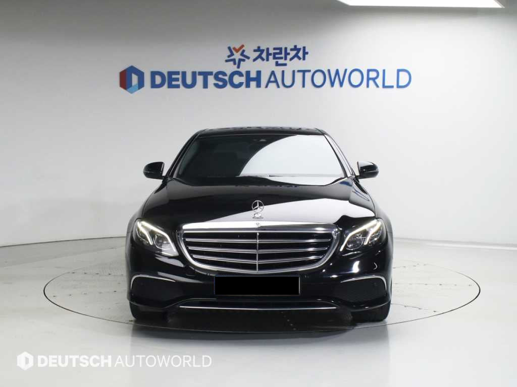 Mercedes-Benz E-Class — photo 03