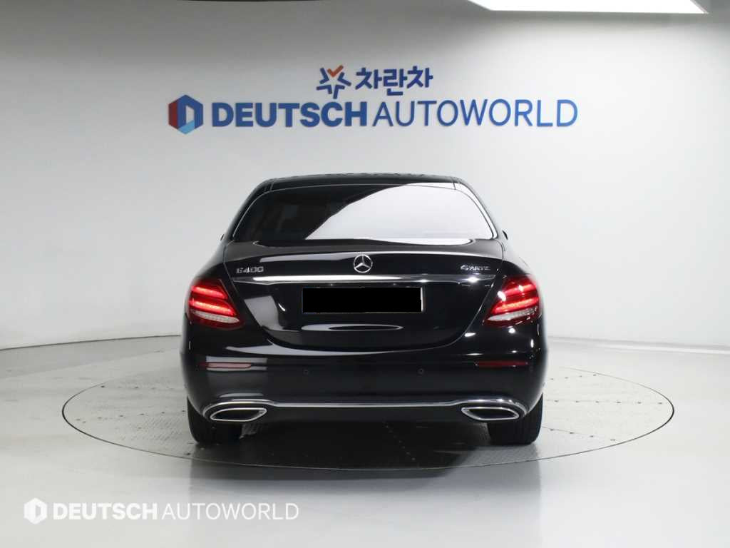 Mercedes-Benz E-Class — photo 04