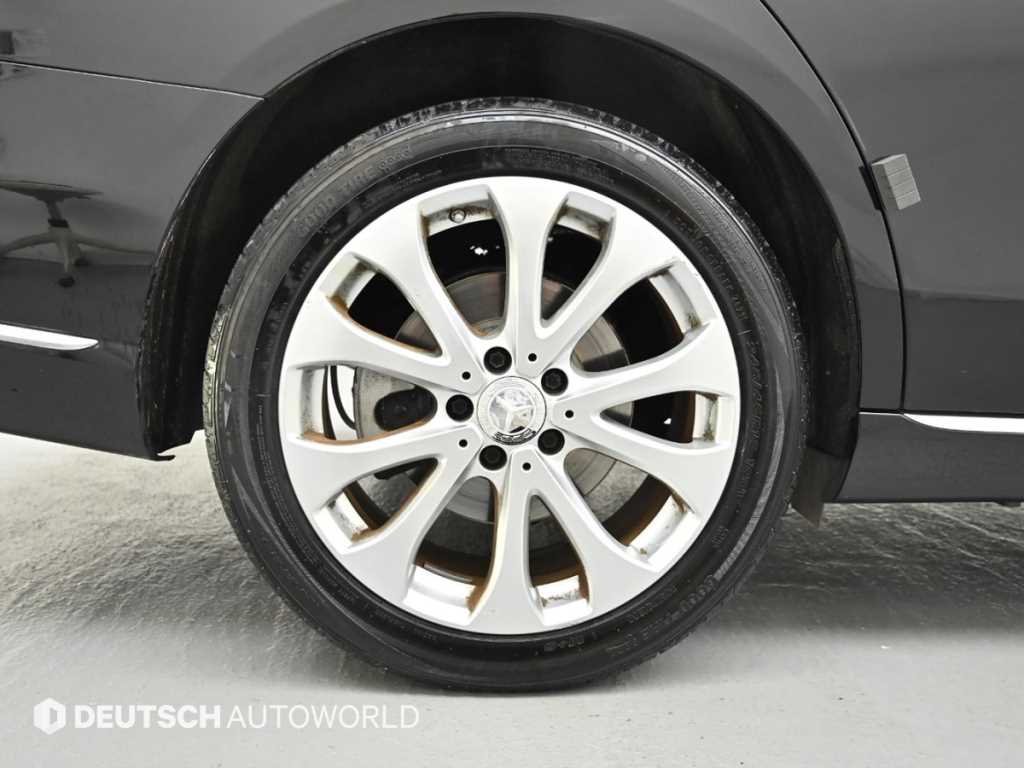 Mercedes-Benz E-Class — photo 05
