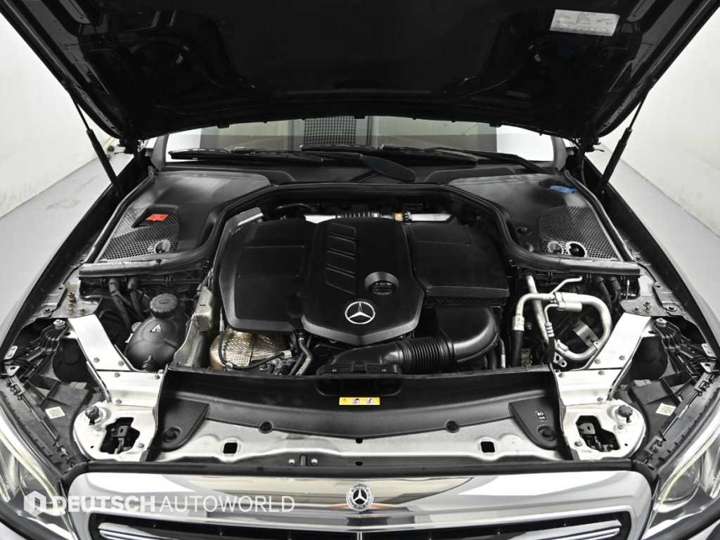 Mercedes-Benz E-Class — photo 06