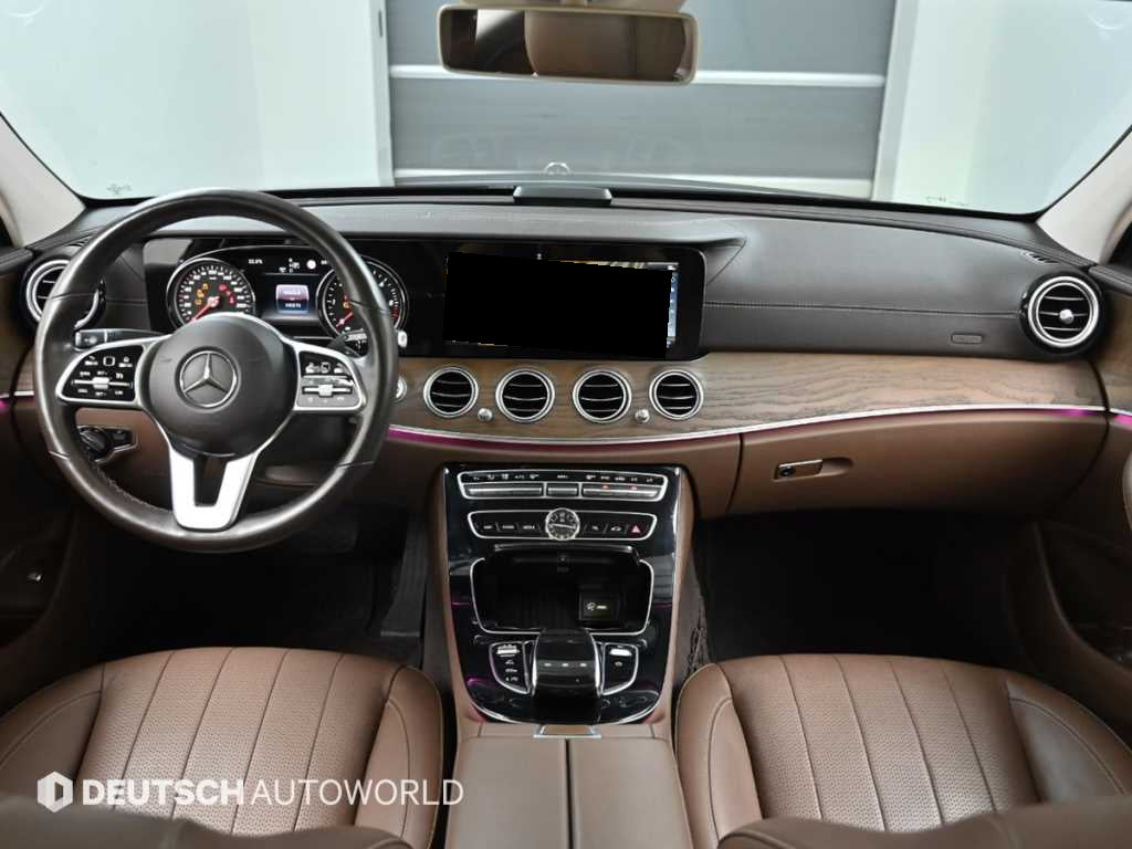Mercedes-Benz E-Class — photo 07