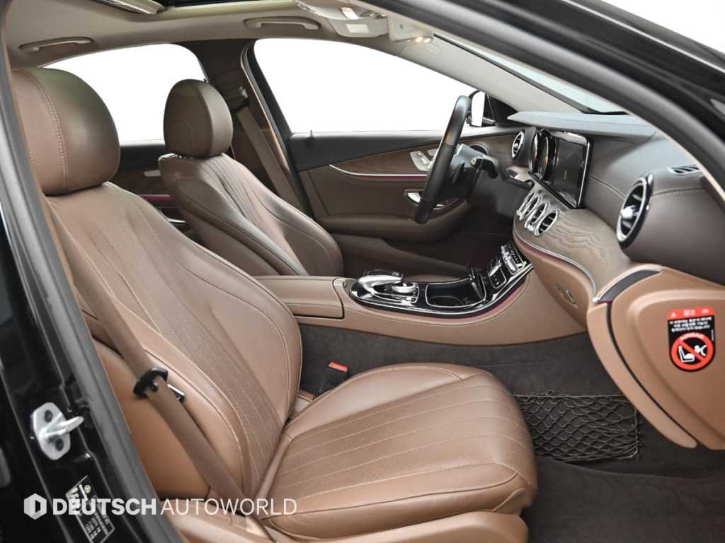 Mercedes-Benz E-Class — photo 10