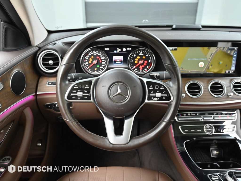 Mercedes-Benz E-Class — photo 13