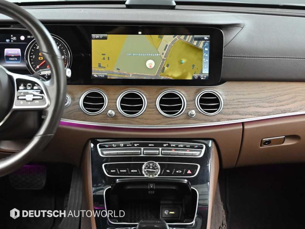 Mercedes-Benz E-Class — photo 14