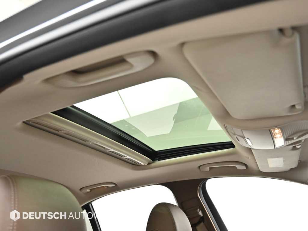 Mercedes-Benz E-Class — photo 18
