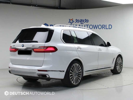 BMW X7 — photo 02