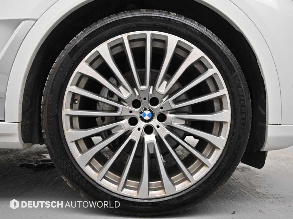 BMW X7 — photo 05