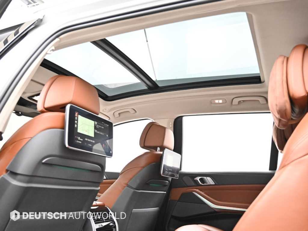 BMW X7 — photo 18