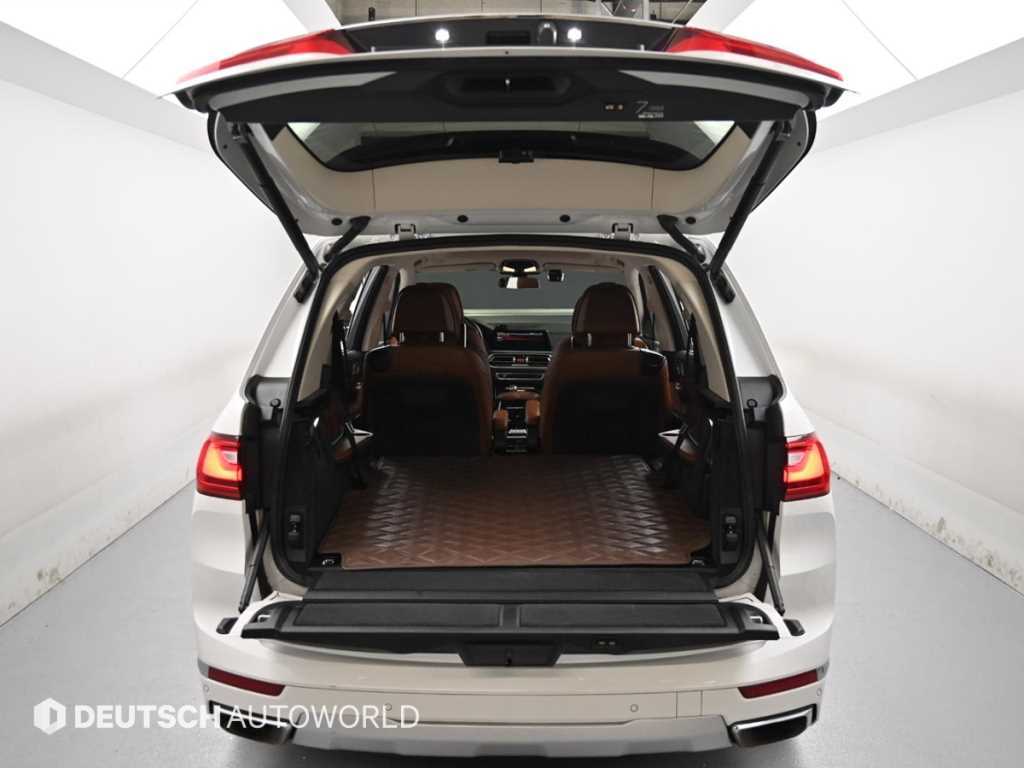 BMW X7 — photo 19