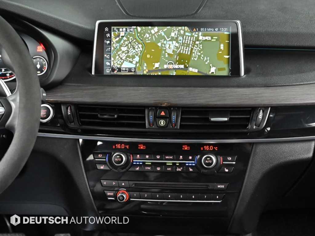 BMW X5 — photo 14