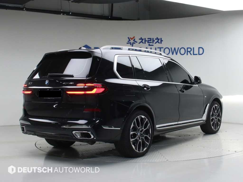BMW X7 — photo 02