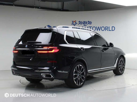 BMW X7 — photo 02