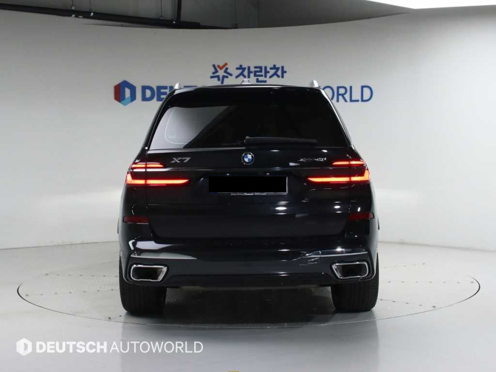 BMW X7 — photo 04