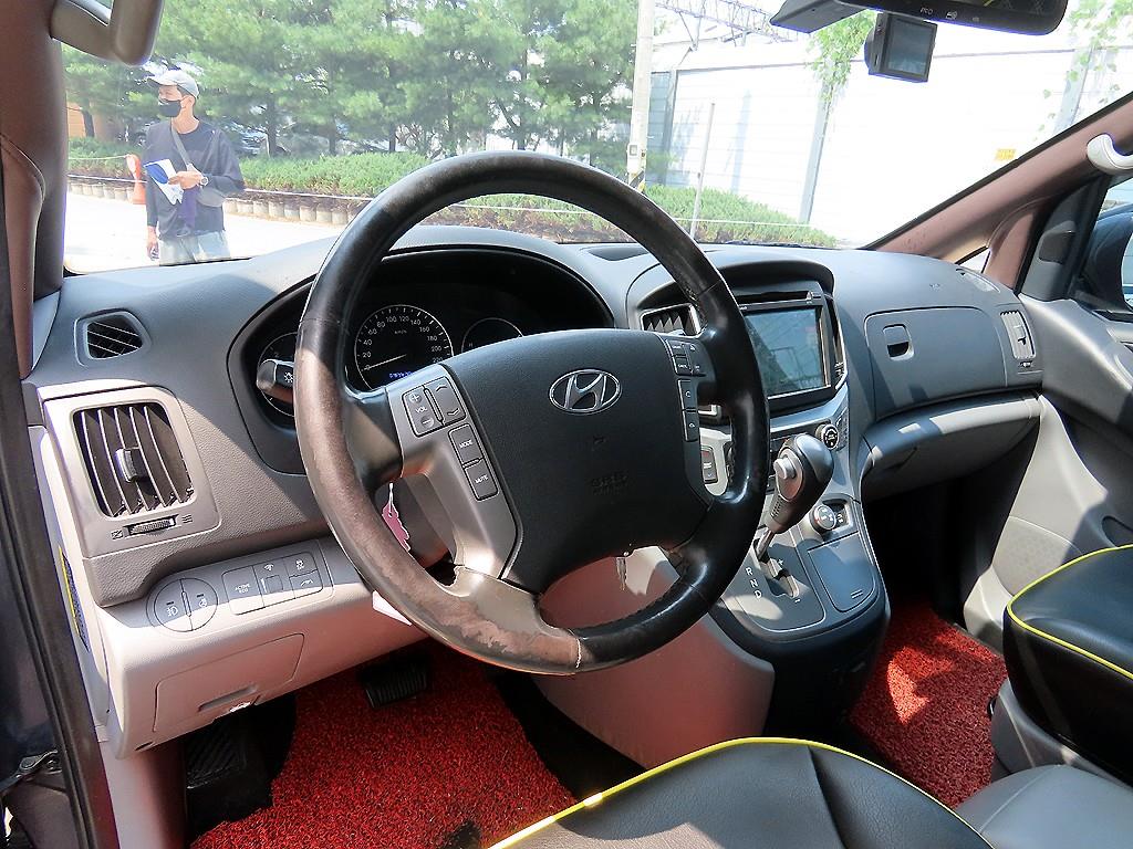 Hyundai Starex — photo 08