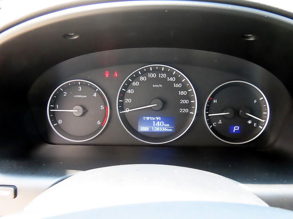 Hyundai Starex — photo 10