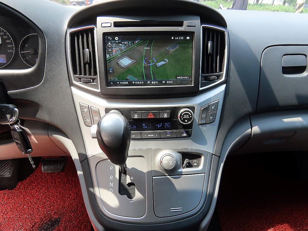 Hyundai Starex — photo 12