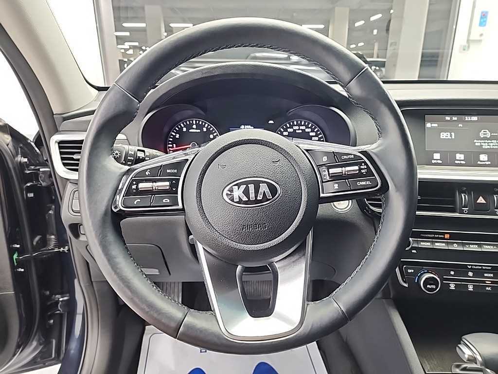 Kia K5 — photo 09