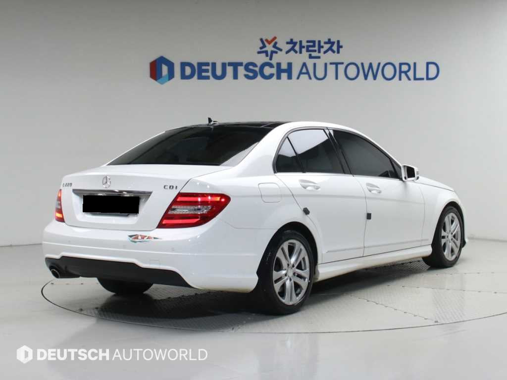Mercedes-Benz C-Class — photo 02