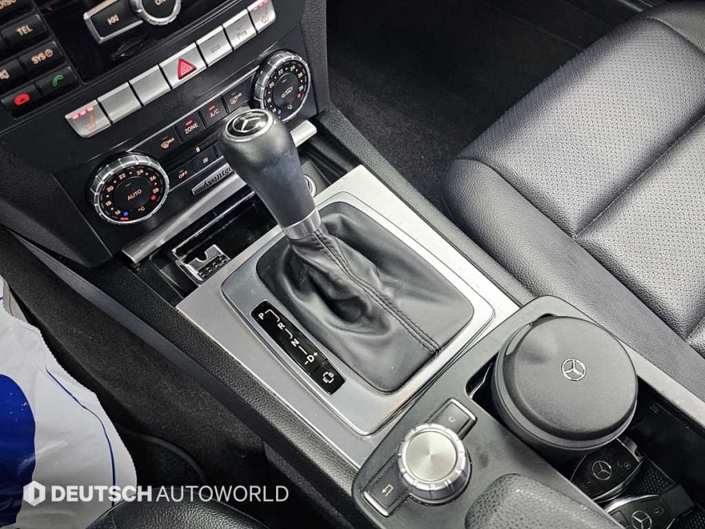 Mercedes-Benz C-Class — photo 09