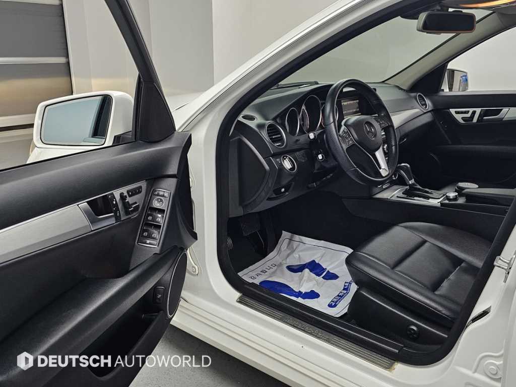 Mercedes-Benz C-Class — photo 11
